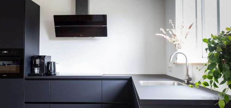 Are Black Kitchen Cabinets in Style?