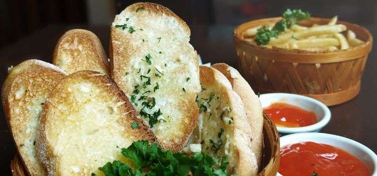 How to make garlic bread with sliced bread without parsley