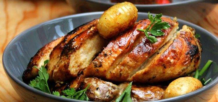 How to keep chicken breast moist in the oven